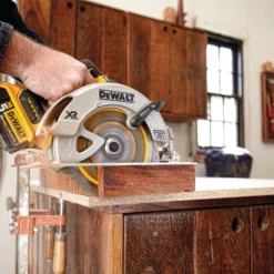 DeWalt DCS570P1 20V Max 7-1/4" Brushless XR Circular Saw Kit -Home Tools Store image 1a93b75b 1a91 4f99 af3a 2330d2247cea