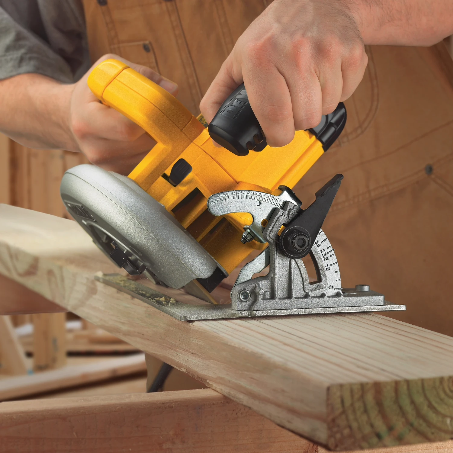DeWalt DWE575 7-1/4" Lightweight Circular Saw 3 DeWalt DWE575 7-1/4" Lightweight Circular Saw - Image 3