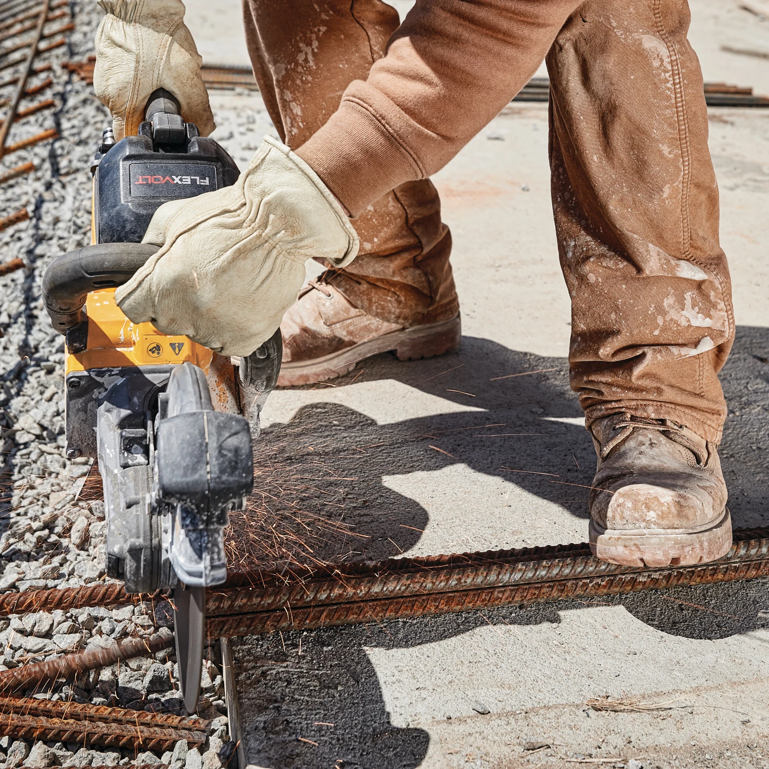 DeWalt DCS692X2 60V Max FlexVolt 9" Cut-Off Saw Kit 2 DeWalt DCS692X2 60V Max FlexVolt 9" Cut-Off Saw Kit - Image 2