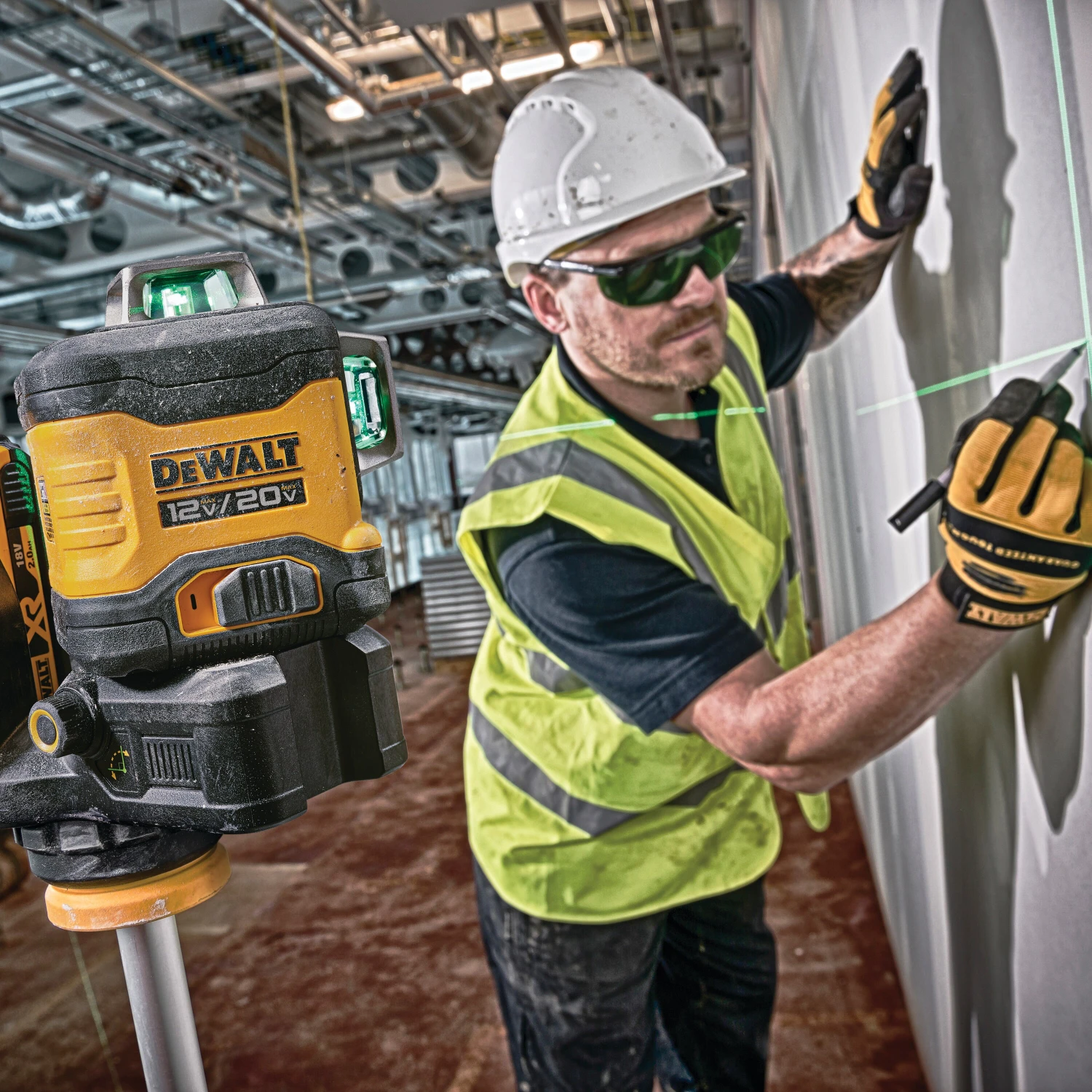 Dewalt DCLE34030G 20V MAX 3 X 360 Green Laser Kit 4 Dewalt DCLE34030G 20V MAX 3 X 360 Green Laser Kit - Image 4