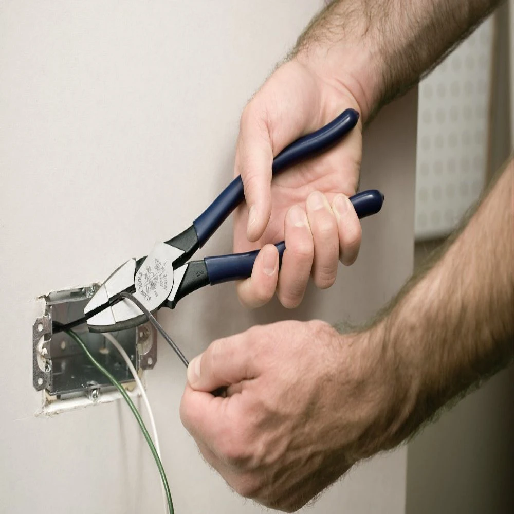 Klein D213-9NE New England Nose 9" Lineman's Pliers 6 Klein D213-9NE New England Nose 9" Lineman's Pliers - Image 6